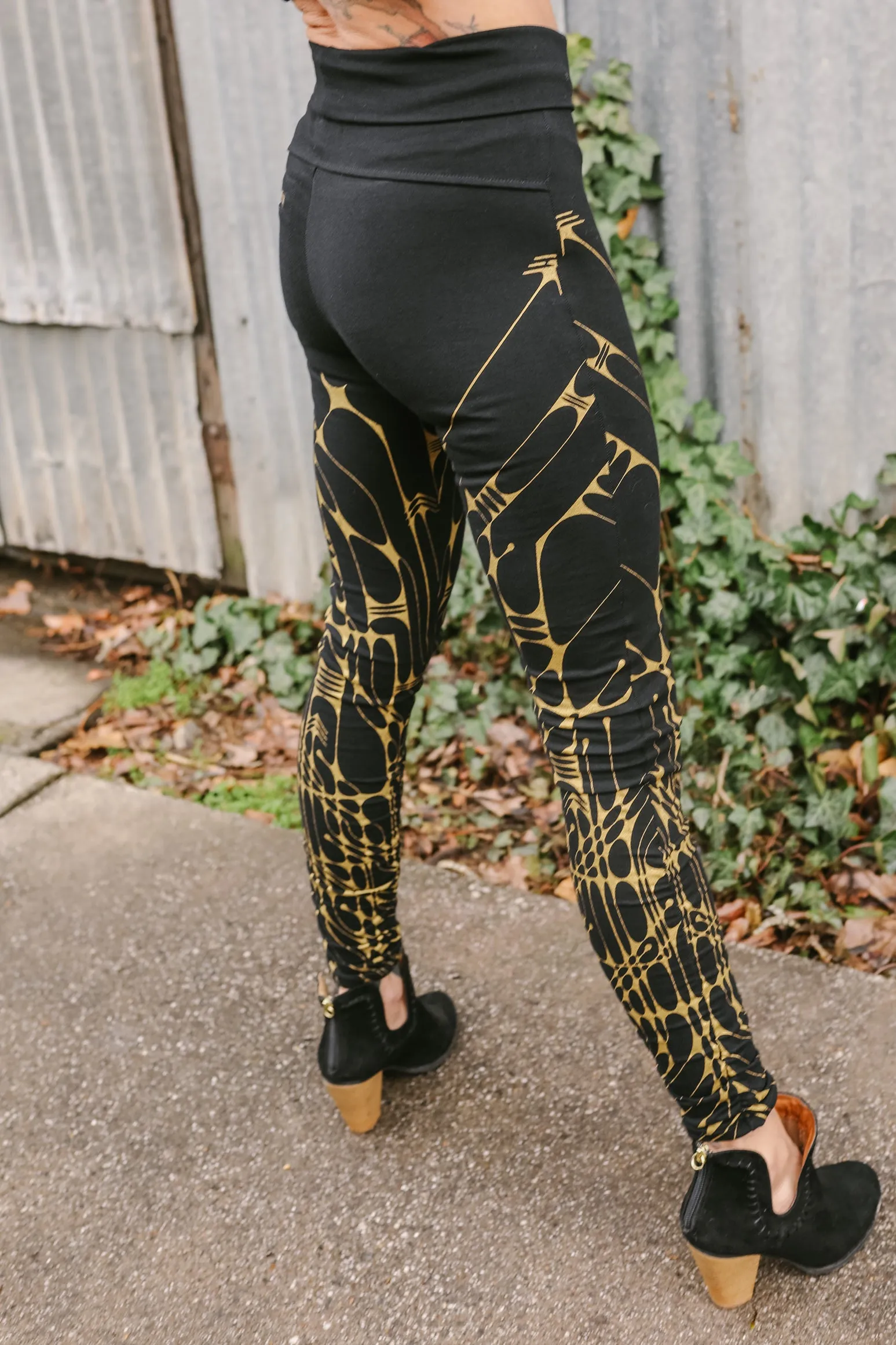 Arrow Leggings - Black/Gold