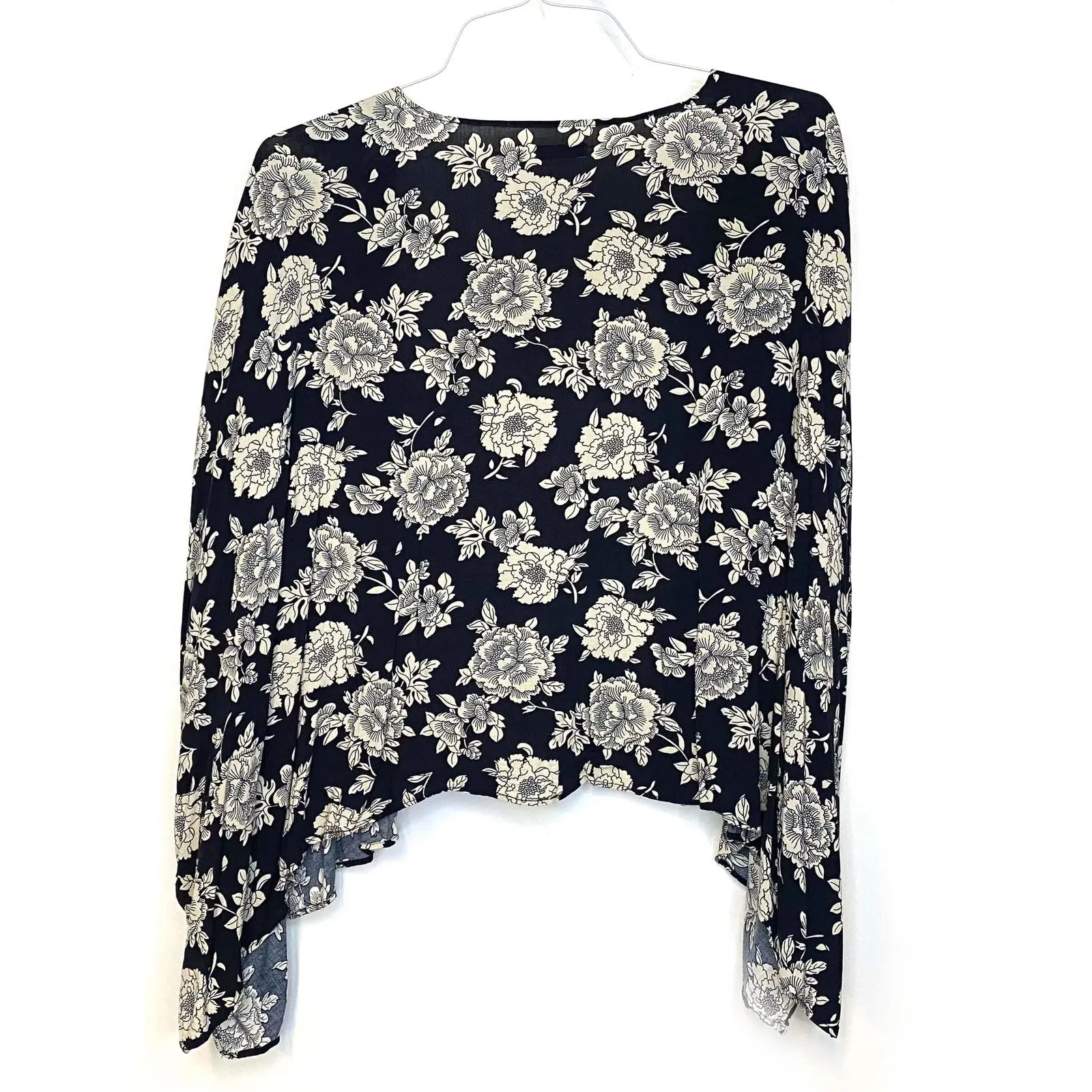 Brandy Melville Womens Size OSFA Navy Blue Floral Wrap Top L/s Pre-Owned