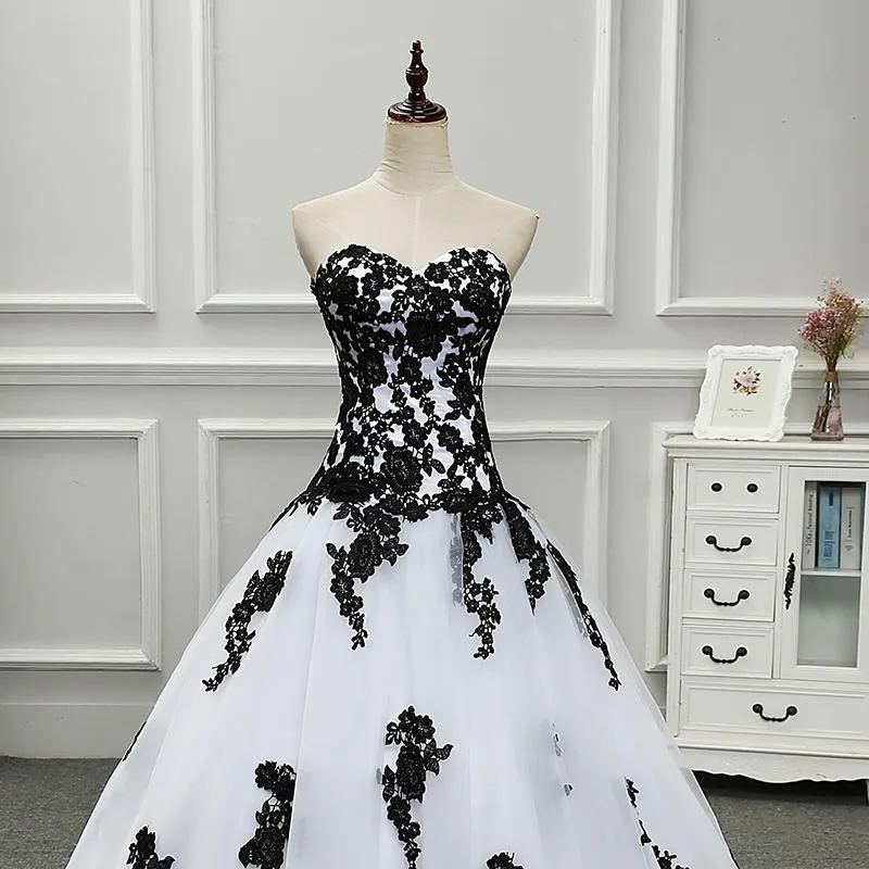 White Black Elegant White and Black Wedding Dresses Appliqued Sweetheart Bridal Gowns Tulle Custom Made